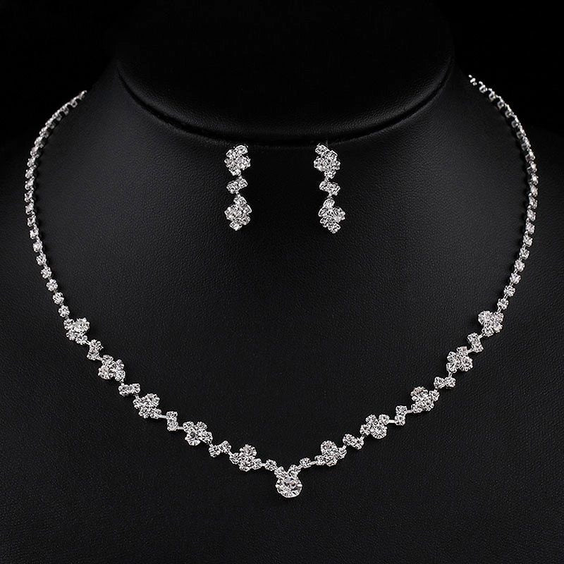 Roycebridal Legierung Strass Intarsien Kristall Voll Diamant Halskette Ohrringe Dreiteiliges Set Brautschmuck