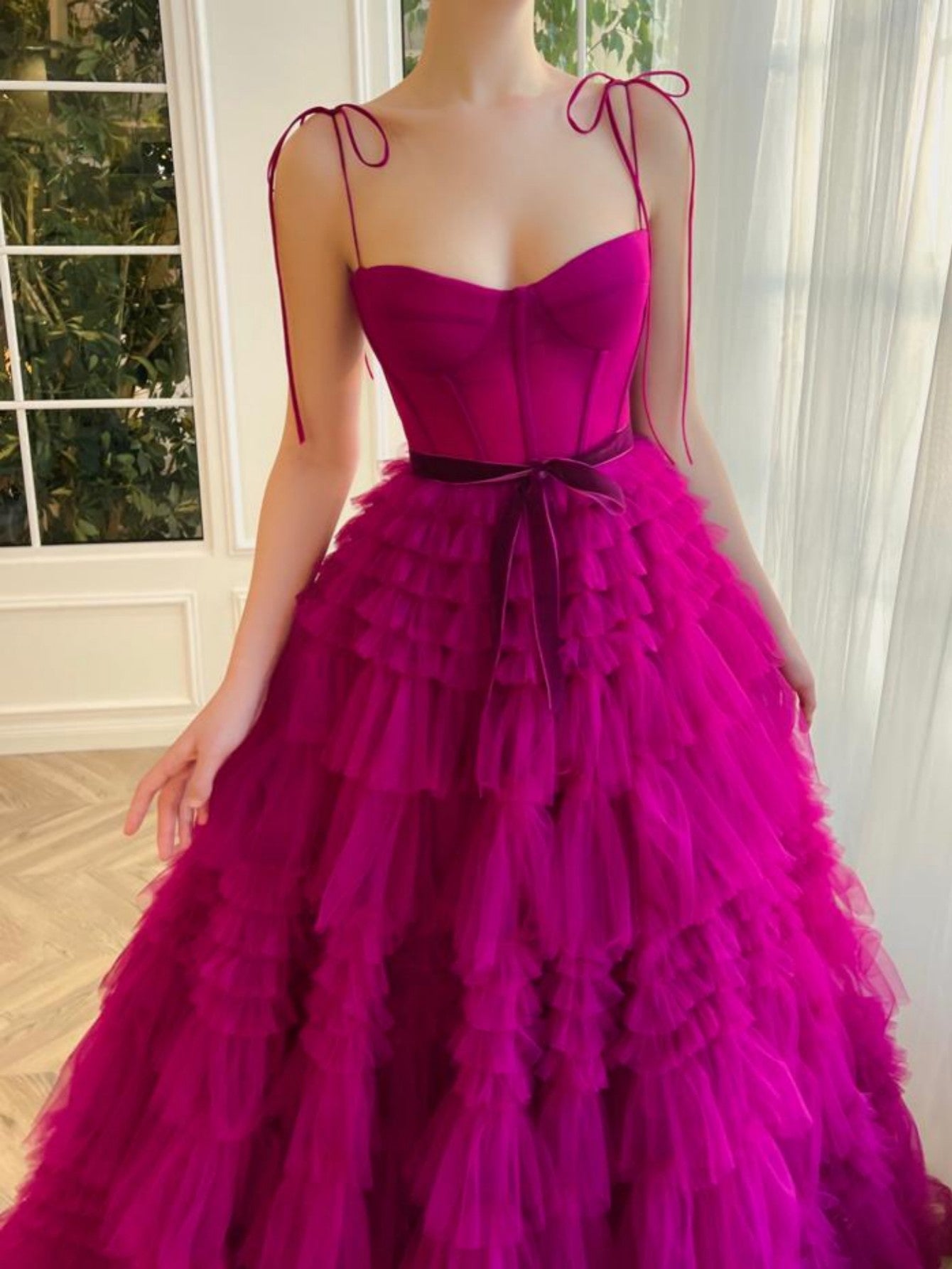 Roycebridal Blair |A-Linie, trägerloses, langes, gestuftes Ballkleid aus Tüll in Fuchsie
