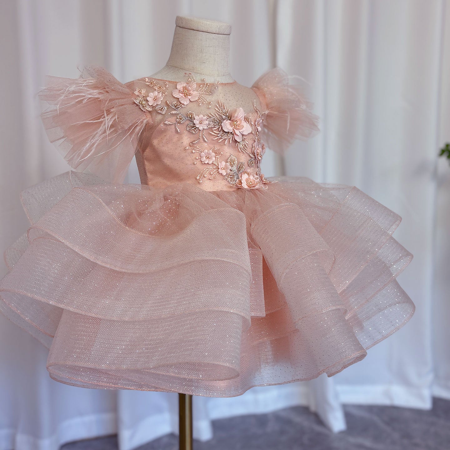 Roycebridal Luxury Pink Baby Flower Girl Dress Feathers Princess Kids Ball Gown for Birthday Wedding Party Holy Communion J144