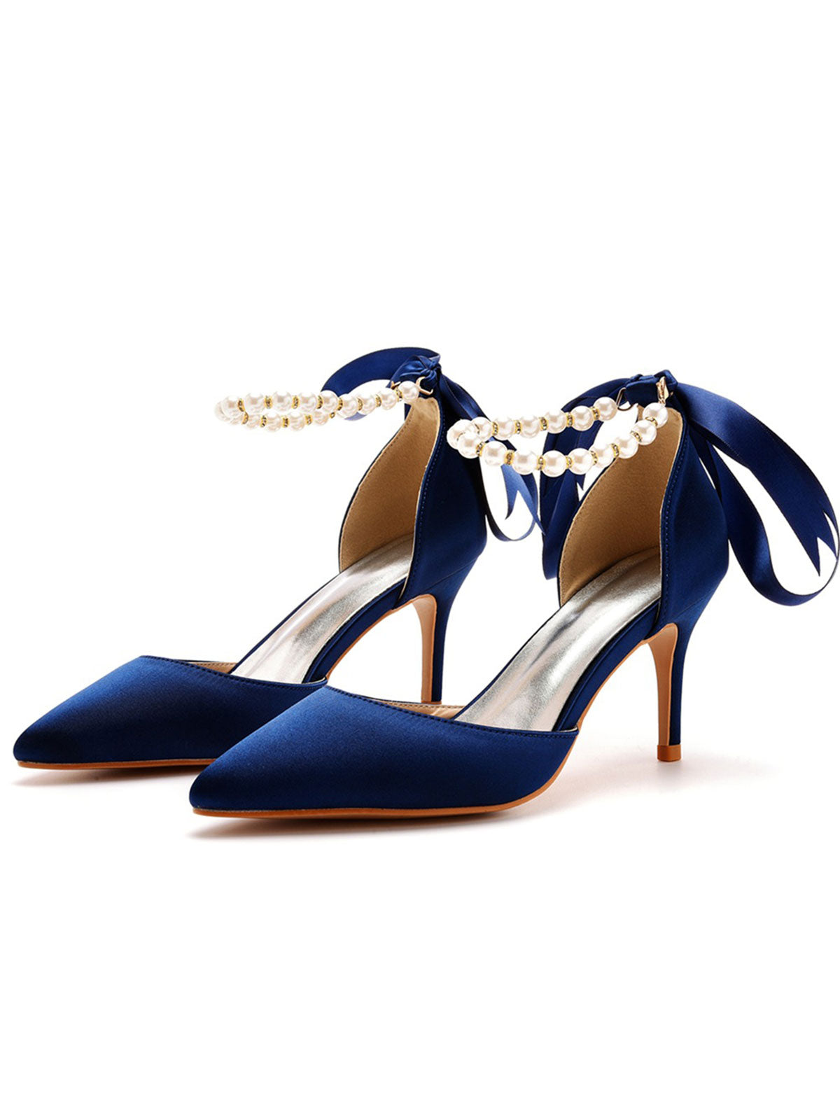 Talons hauts en satin à bout pointu et bride à la cheville avec ruban de perles