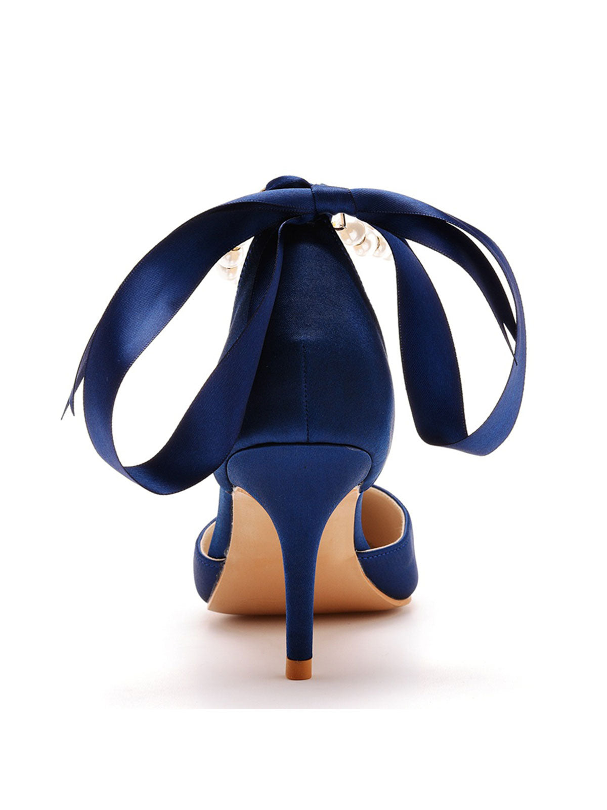 Talons hauts en satin à bout pointu et bride à la cheville avec ruban de perles