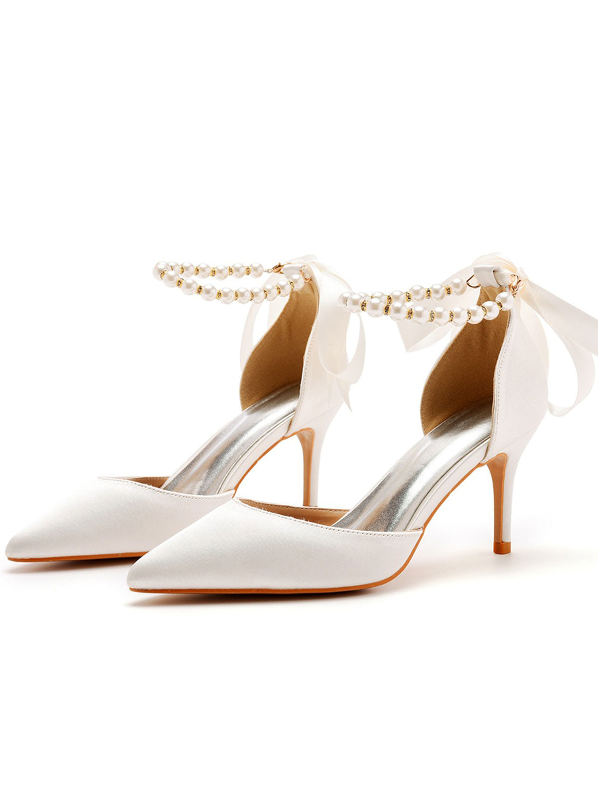 Talons hauts en satin à bout pointu et bride à la cheville avec ruban de perles