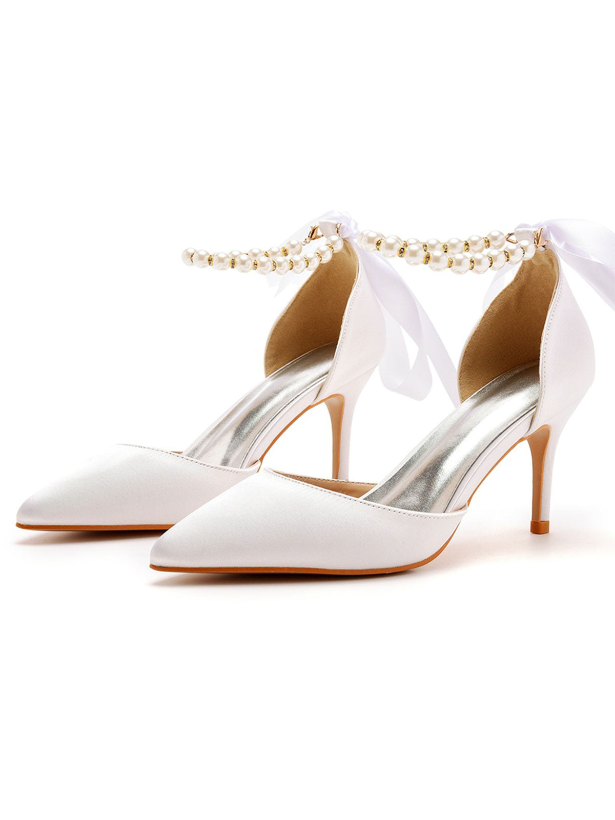 Talons hauts en satin à bout pointu et bride à la cheville avec ruban de perles