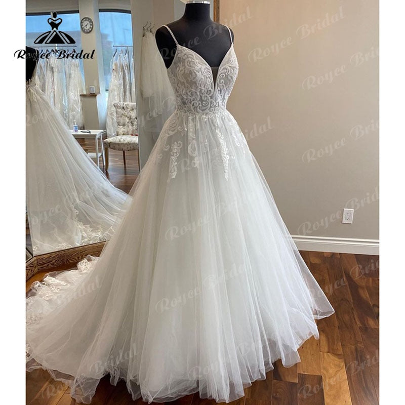 Robe de mariée grande taille à bretelles spaghetti, col en V, ligne A, dos nu, traîne, robe de mariée sexy pour femmes, 2025