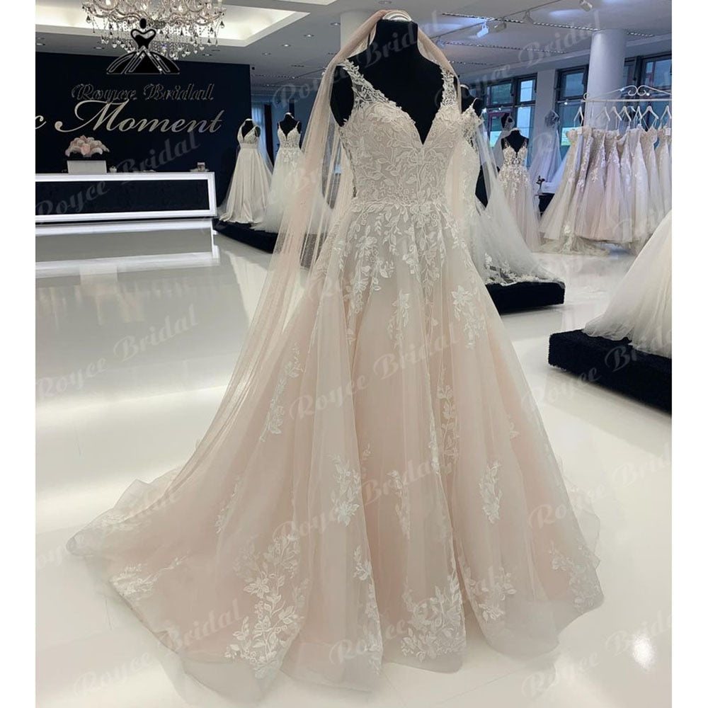 Robe de mariée de plage ligne A rose blush, col en V, appliques en dentelle, style campagne, dos nu, 2025