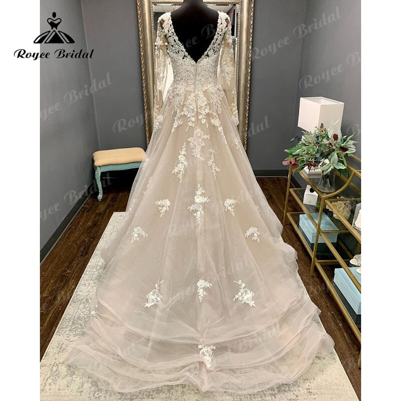 Robe de mariée vintage Roycebridal à manches longues en dentelle et perles, col en V, dos nu, sur mesure, style bohème