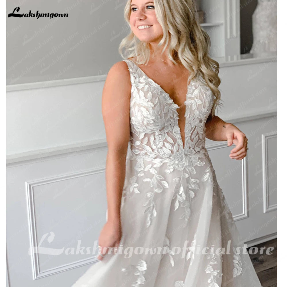 Roycebridal A line Wedding Dresses V-neck Custom-Made Court Train Appliques Sleeveless Bridal Gown Robe De Mariée