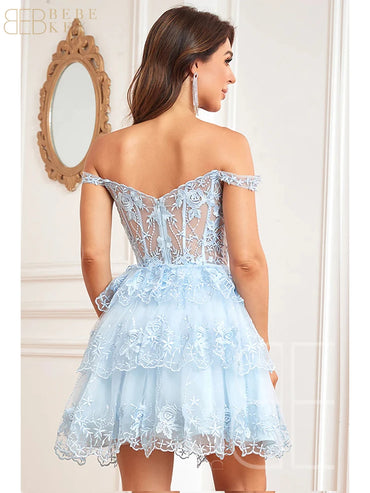 Robe de soirée courte à volants et corset bleu ciel scintillant avec dentelle et épaules dénudées