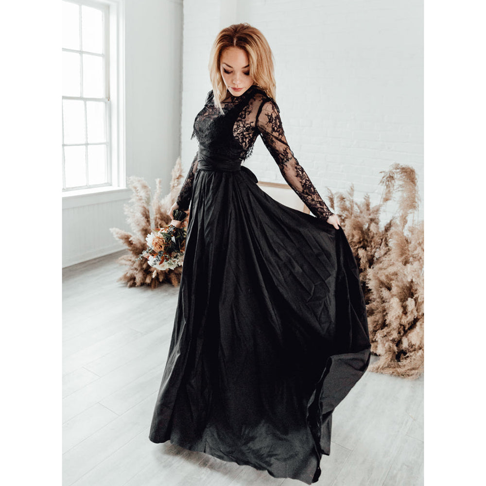 O Neck Long Sleeve Backless Lace Top Tulle A Line Gothic Black Wedding Dress