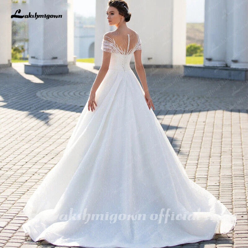 Roycebridal Funkelndes schulterfreies Brautkleid, elegantes A-Linien-Brautkleid aus Glitzerspitze mit Illusionsfalten und kurzen Ärmeln
