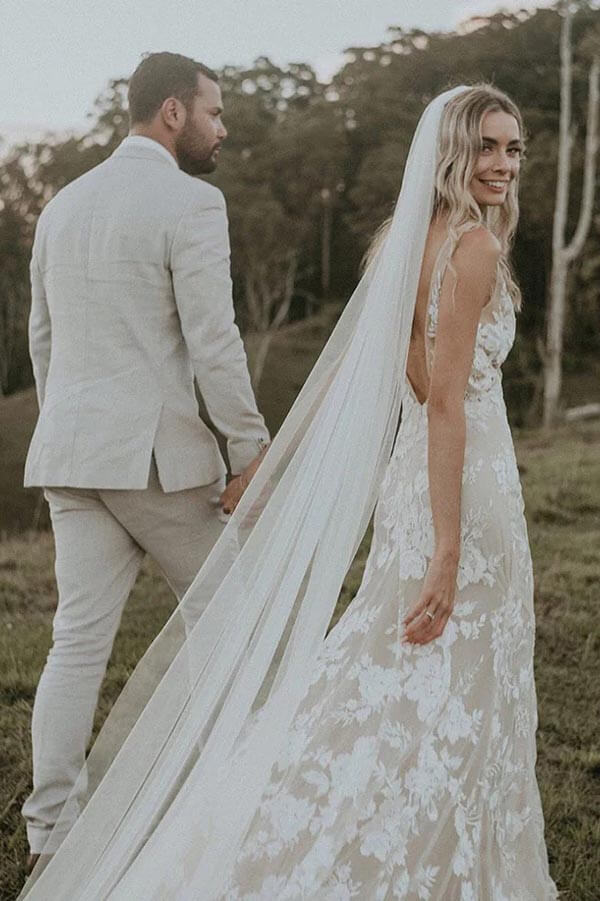 Outdoor wedding dresses | beach wedding dresses | bridal gown | musebridals.com