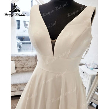 Roycebridal Robe de mariée simple en satin, col en V, sans manches, coupe trapèze, avec boutons, dos nu, 2025