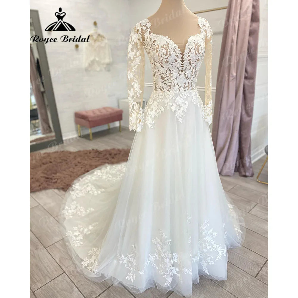 Robe de mariée vintage bohème en dentelle à manches longues et dos nu pour femme, avec appliques et col en V, sur mesure