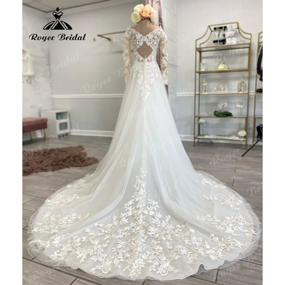 Robe de mariée vintage bohème en dentelle à manches longues et dos nu pour femme, avec appliques et col en V, sur mesure
