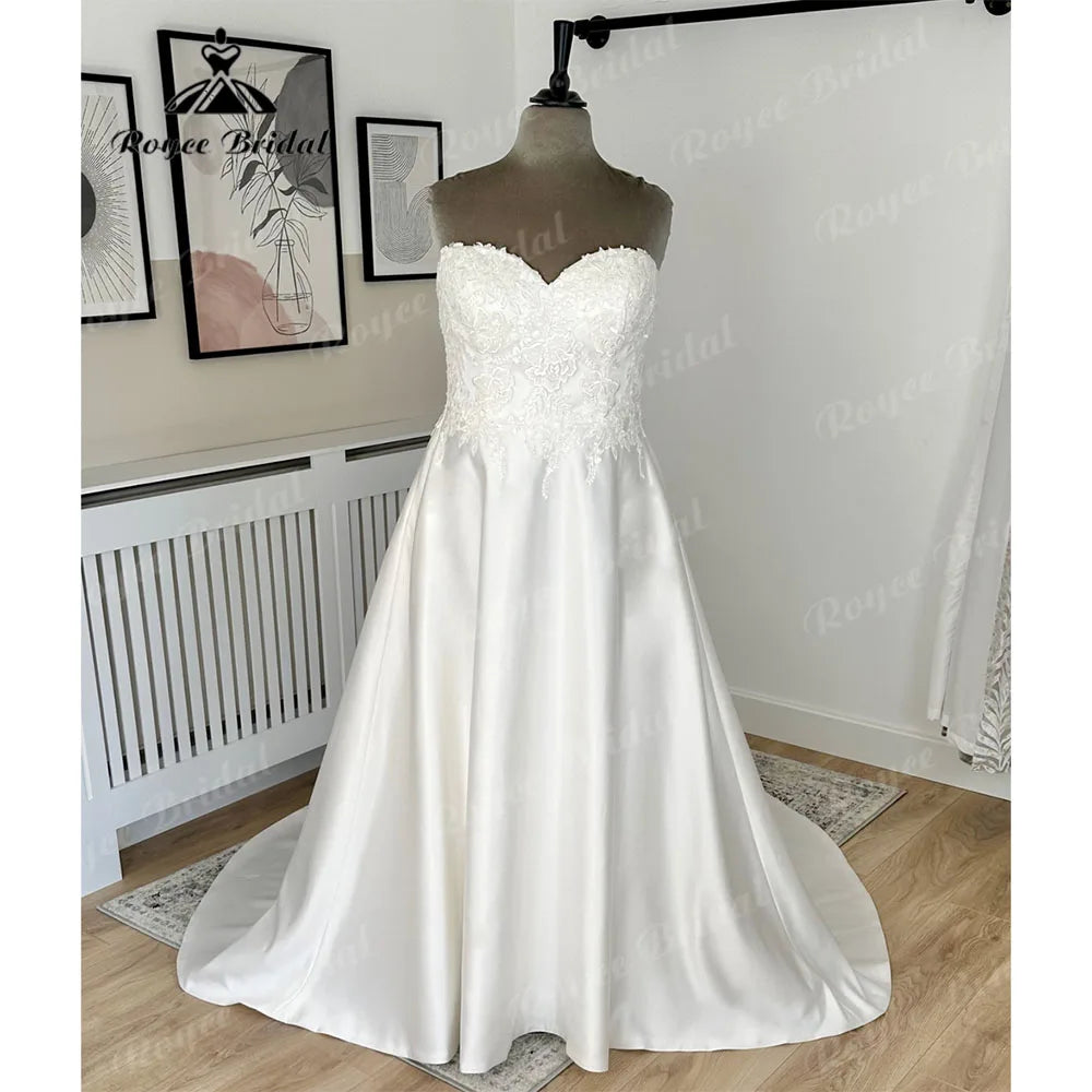 Robe de mariée en satin doux à épaules dénudées et corsage en dentelle vintage Roycebridal pour femmes, robe de mariée sur mesure