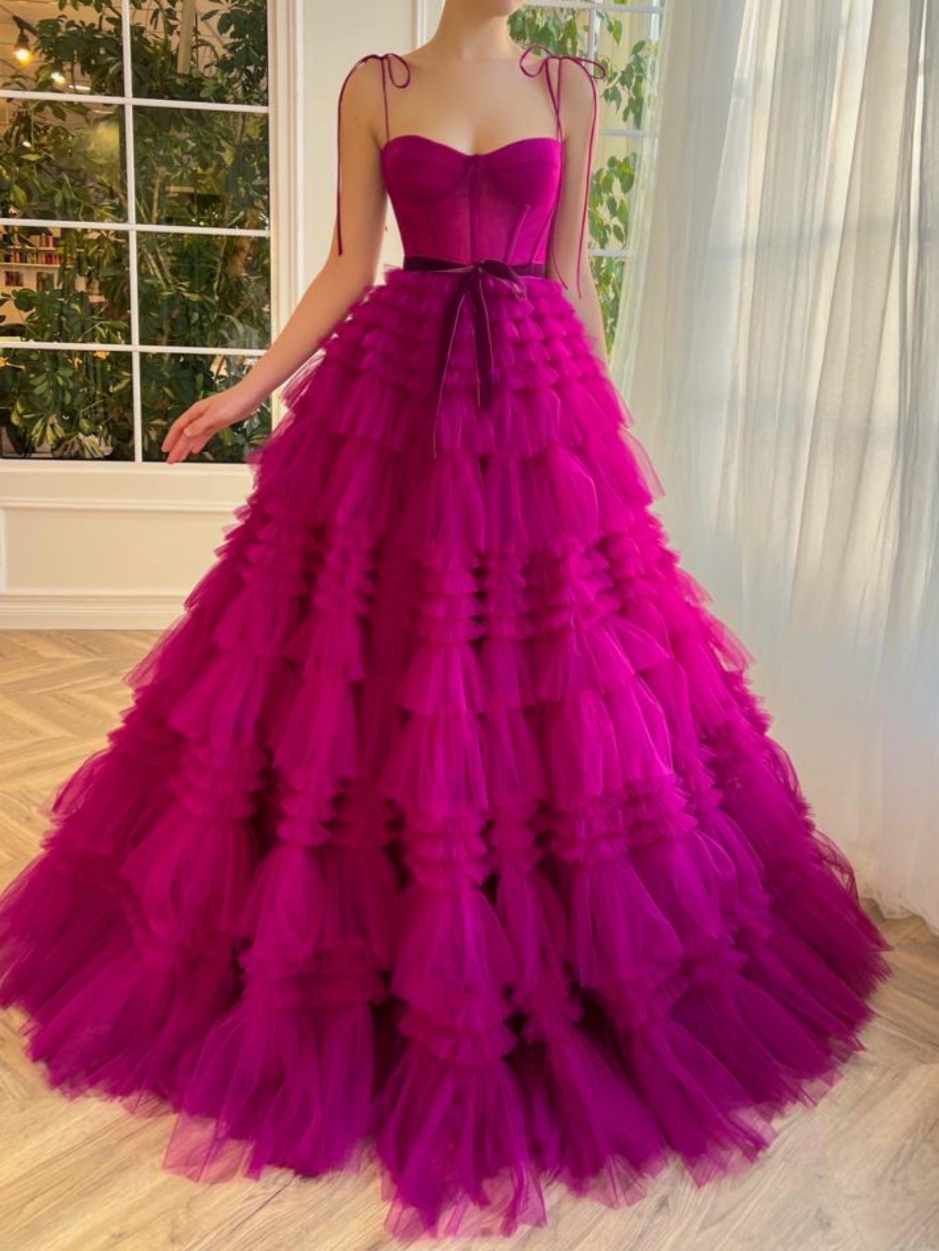 Roycebridal Blair |A-Linie, trägerloses, langes, gestuftes Ballkleid aus Tüll in Fuchsie