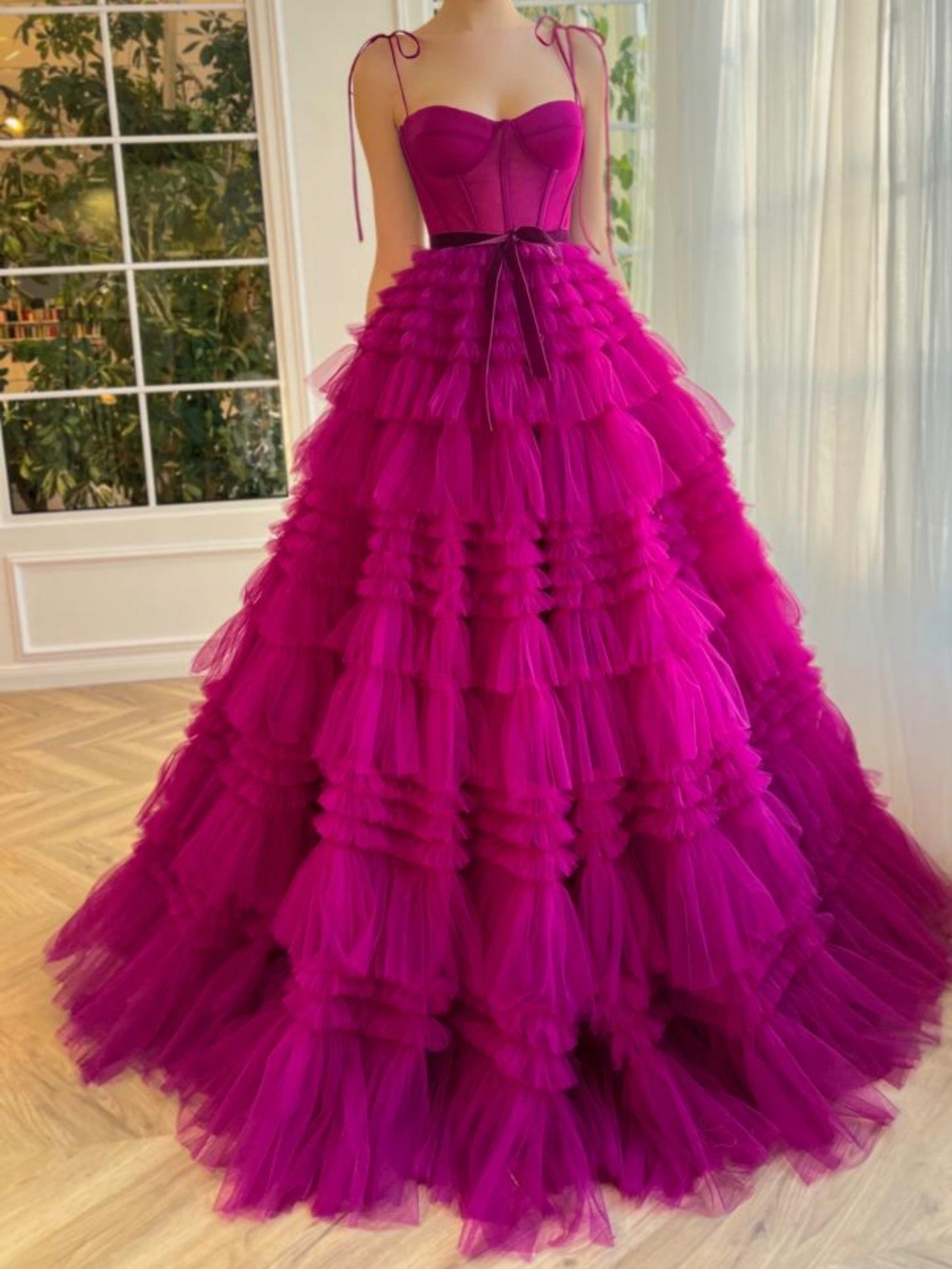 Roycebridal Blair |A-Linie, trägerloses, langes, gestuftes Ballkleid aus Tüll in Fuchsie