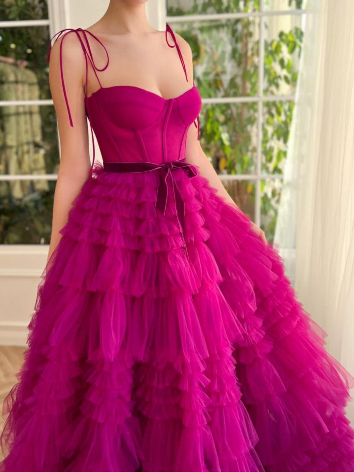 Roycebridal Blair |A-Linie, trägerloses, langes, gestuftes Ballkleid aus Tüll in Fuchsie