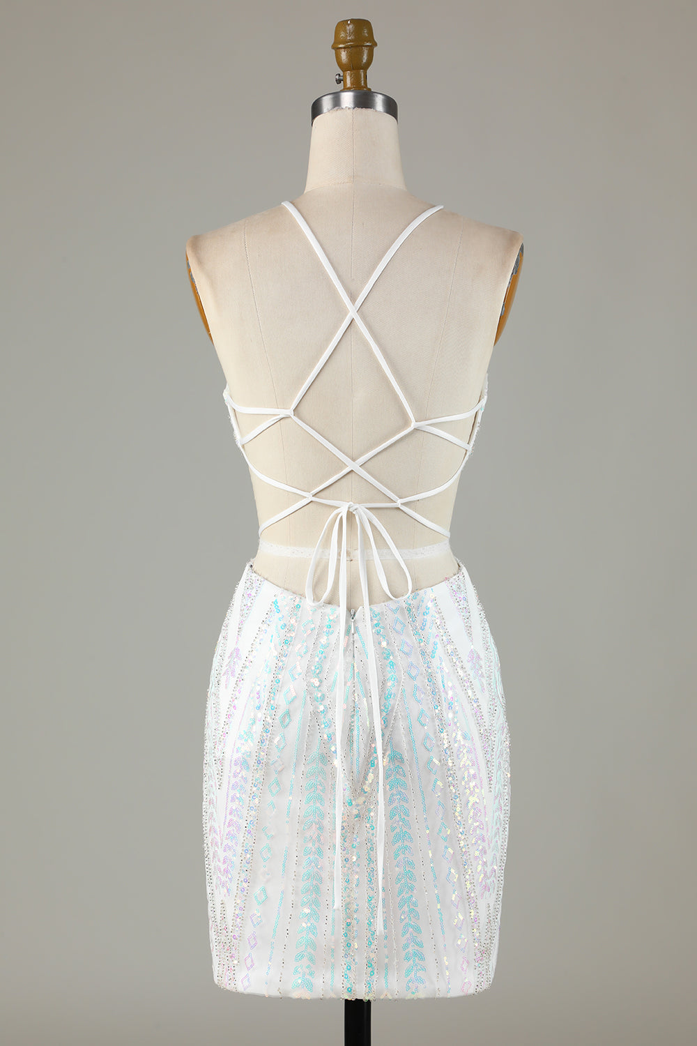 Robe de soirée moulante à paillettes blanches et dos nu avec lacets