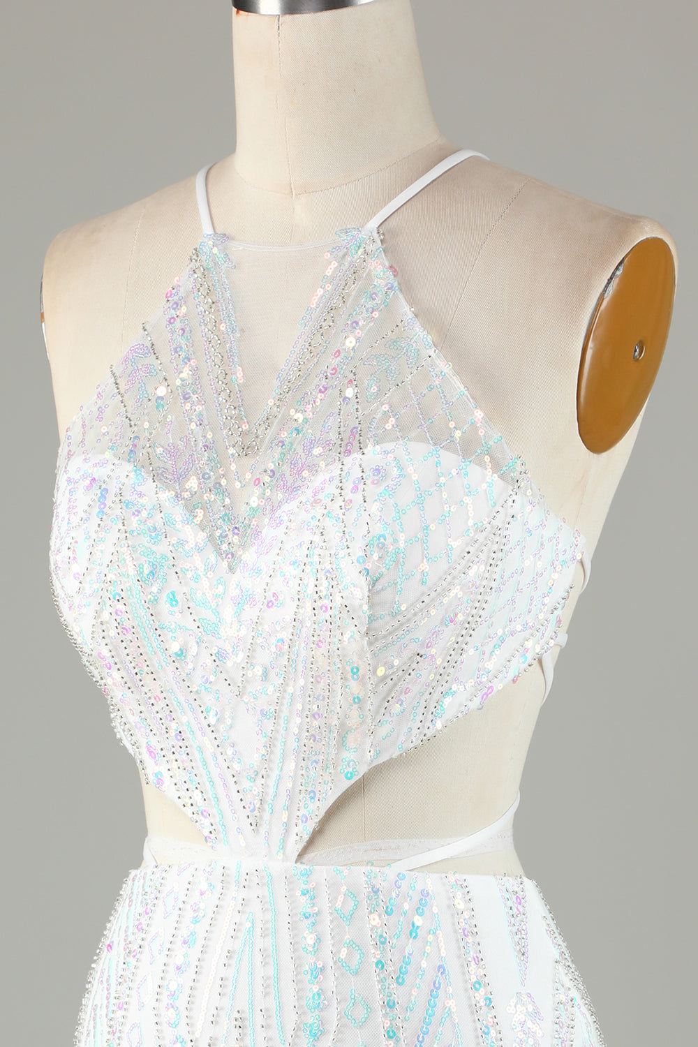 Robe de soirée moulante à paillettes blanches et dos nu avec lacets