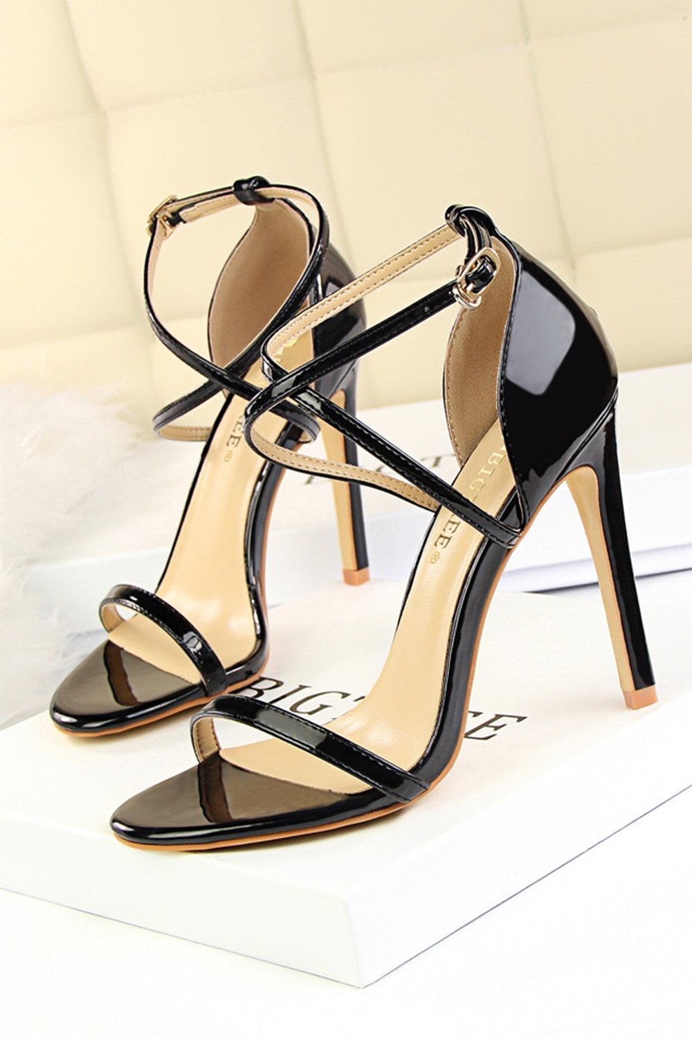 Schwarze Stiletto-Sandalen