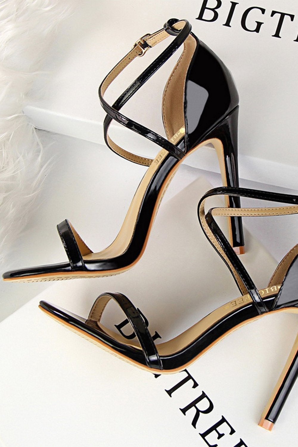 Schwarze Stiletto-Sandalen