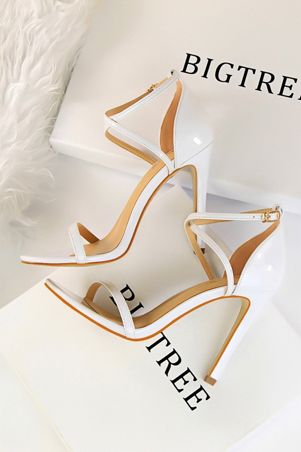 Schwarze Stiletto-Sandalen