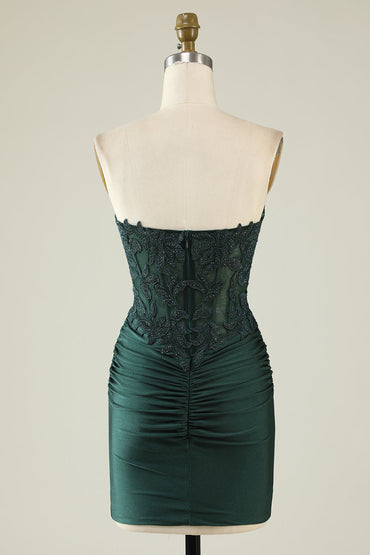 Dunkelgrünes, figurbetontes, trägerloses, kurzes Homecoming-Kleid mit Applikationen und Perlen