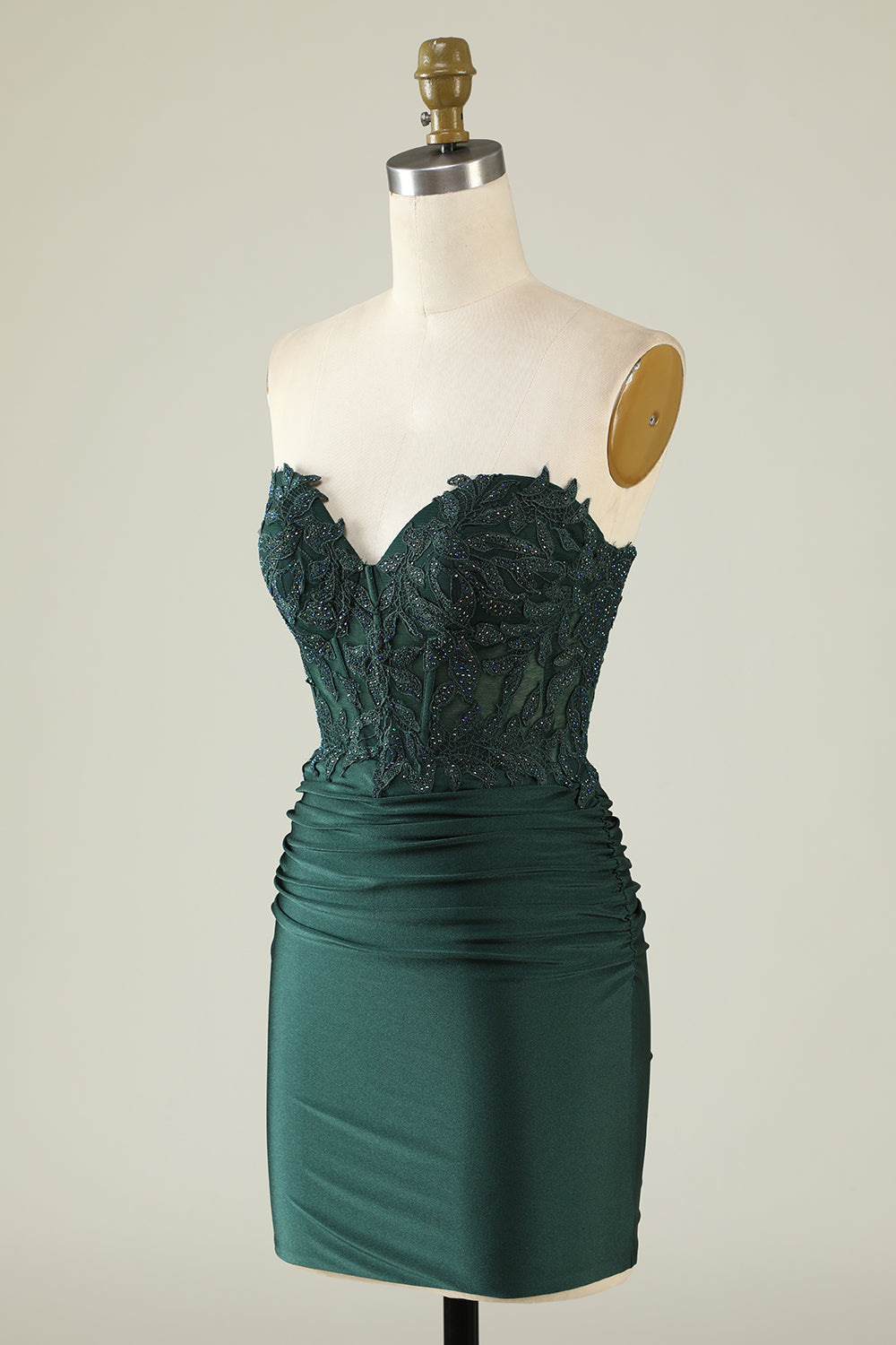 Dunkelgrünes, figurbetontes, trägerloses, kurzes Homecoming-Kleid mit Applikationen und Perlen