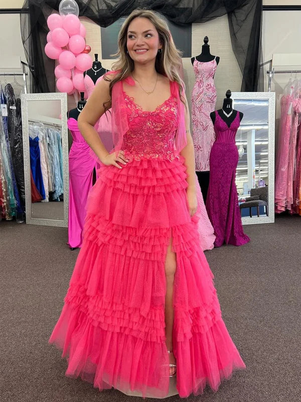 Vestido de fiesta azul con escote halter plisado y satén recortado