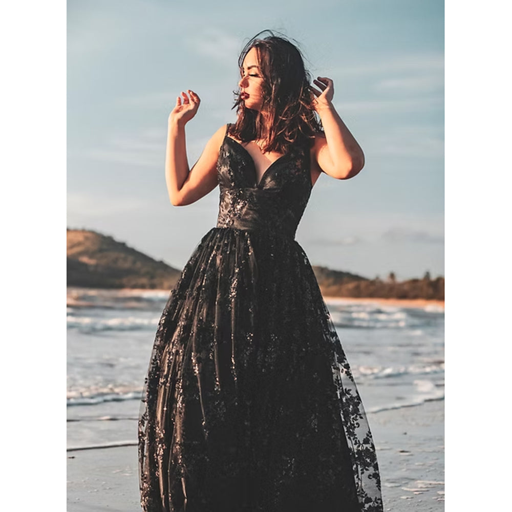 Sexy V Neck Spaghetti Straps Back Lace Up Tulle A Line Gothic Black Wedding Dress