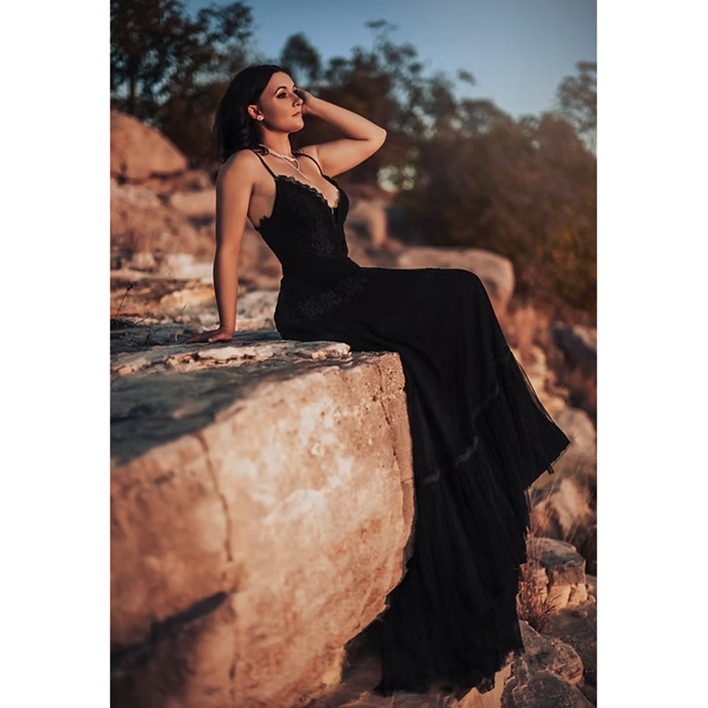 Sexy Sweetheart Neck Spaghetti Straps Off the Shoulder Short Cap Sleeve Lace Appliques Tulle A Line Gothic Black Wedding Dress