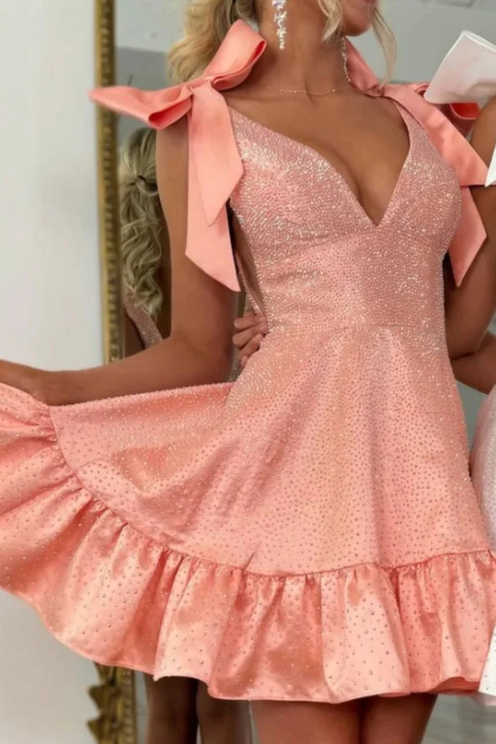 Robe fourreau courte noire asymétrique avec perles