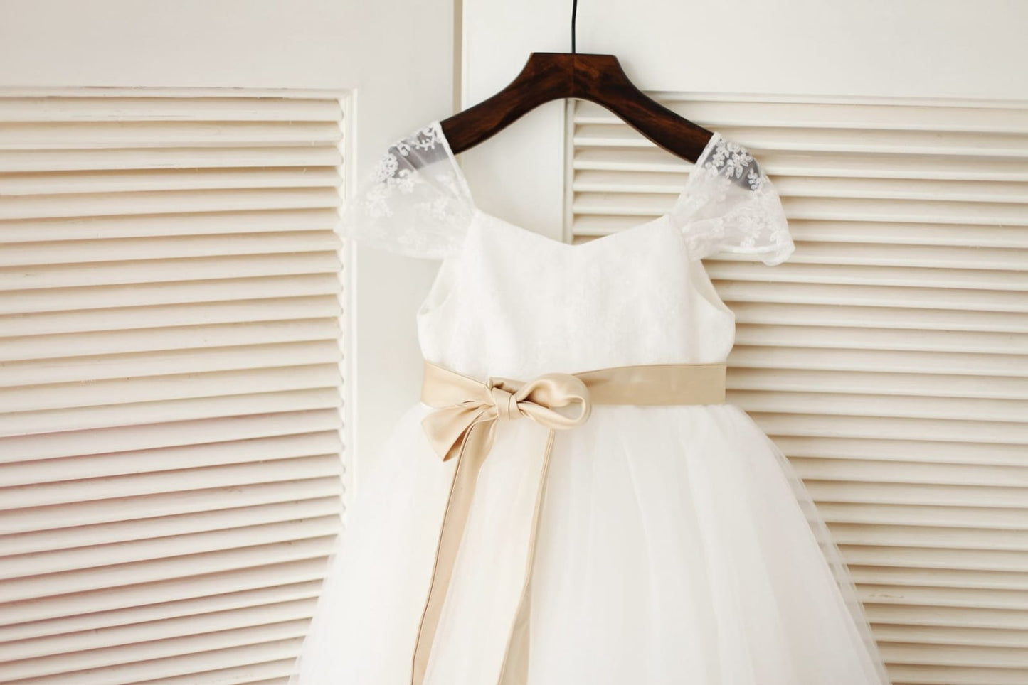 Cap Sleeves Ivory Lace Tulle Flower Girl Dress with