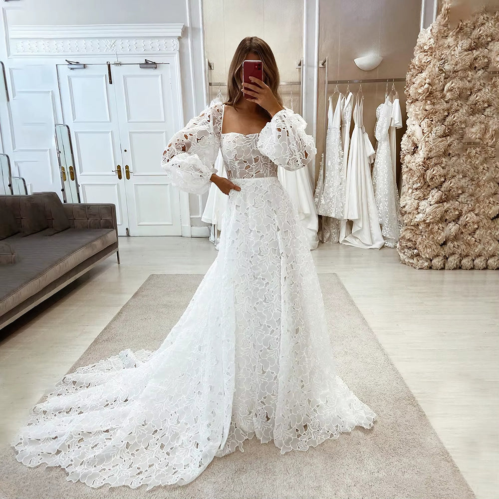 Robe de mariée trapèze style bohème à col carré et manches longues bouffantes, dos nu, entièrement en dentelle