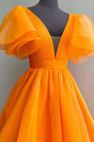 Robe longue de soirée orange à décolleté plongeant en V et manches à volants