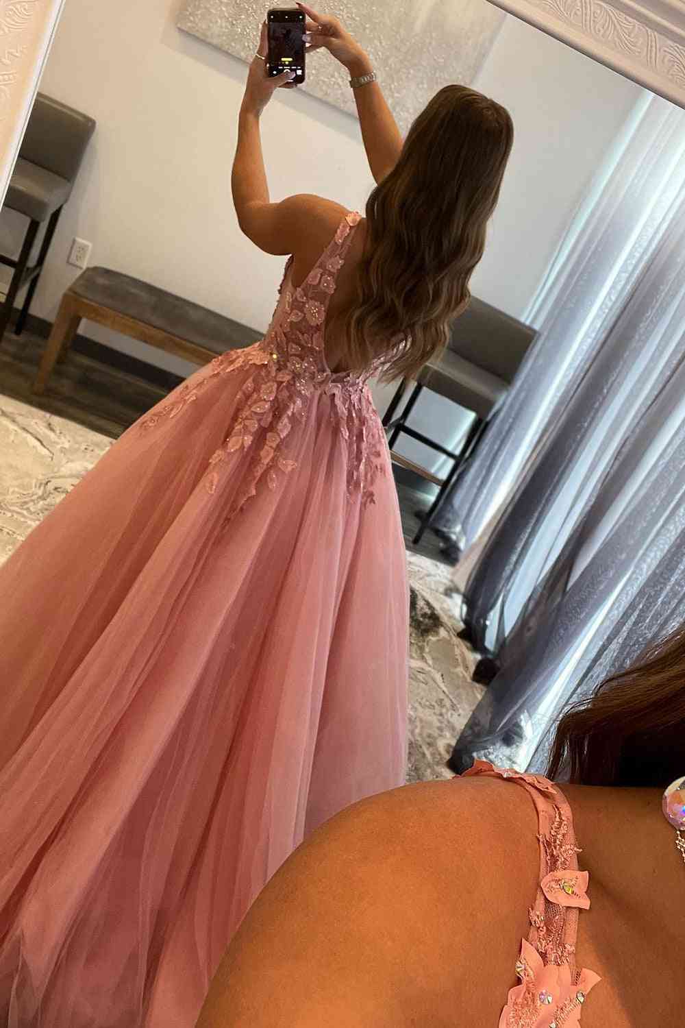 Roycebridal Marigold | Langes A-Linien-Ballkleid aus Tüll mit V-Ausschnitt und Applikationen