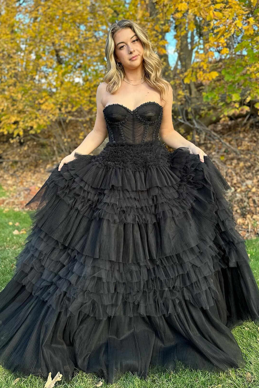Marjorie | Schwarzes A-Linien-Ballkleid mit Herzausschnitt und Perlenbesatz