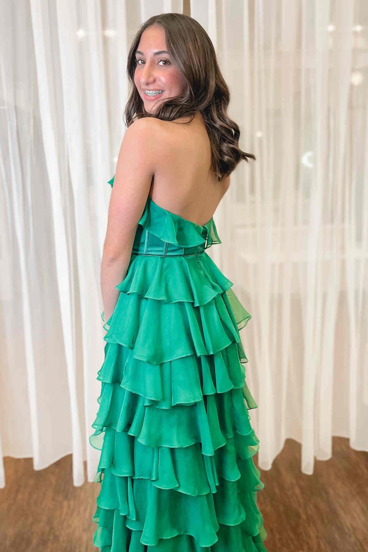 Robe de bal Roycebridal à volants et col en V avec fente