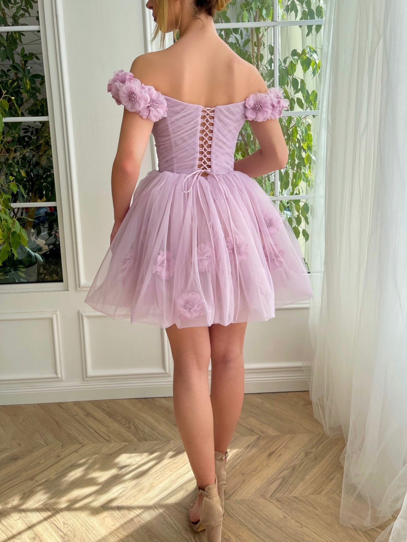 Robe de soirée courte bustier en tulle lilas style corset
