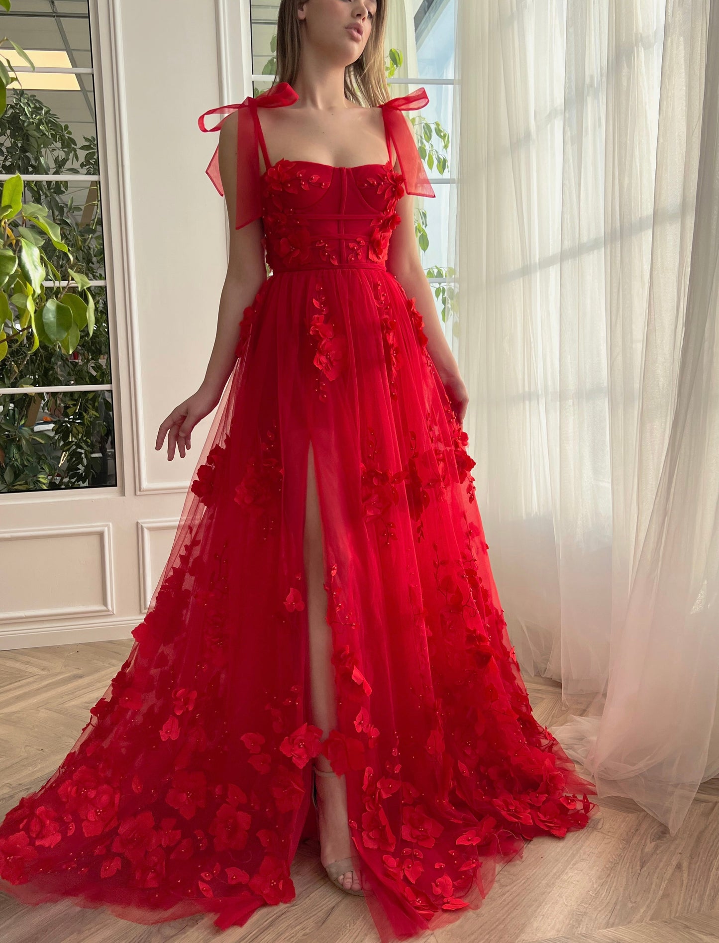 Roycebridal Cameron | Scharlachrotes A-Linien-Ballkleid mit 3D-Blumen und Schlitz