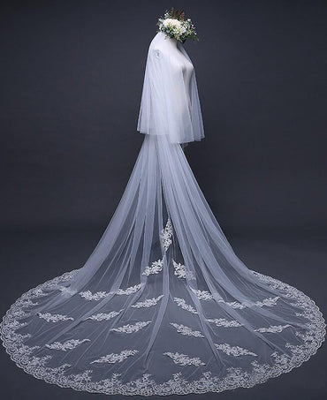 Voile cathédrale en tulle ivoire et dentelle Roycebridal