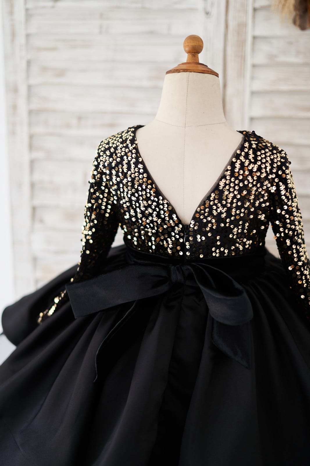 Long Sleeves Gold Sequin Black Satin V Back Wedding Flower