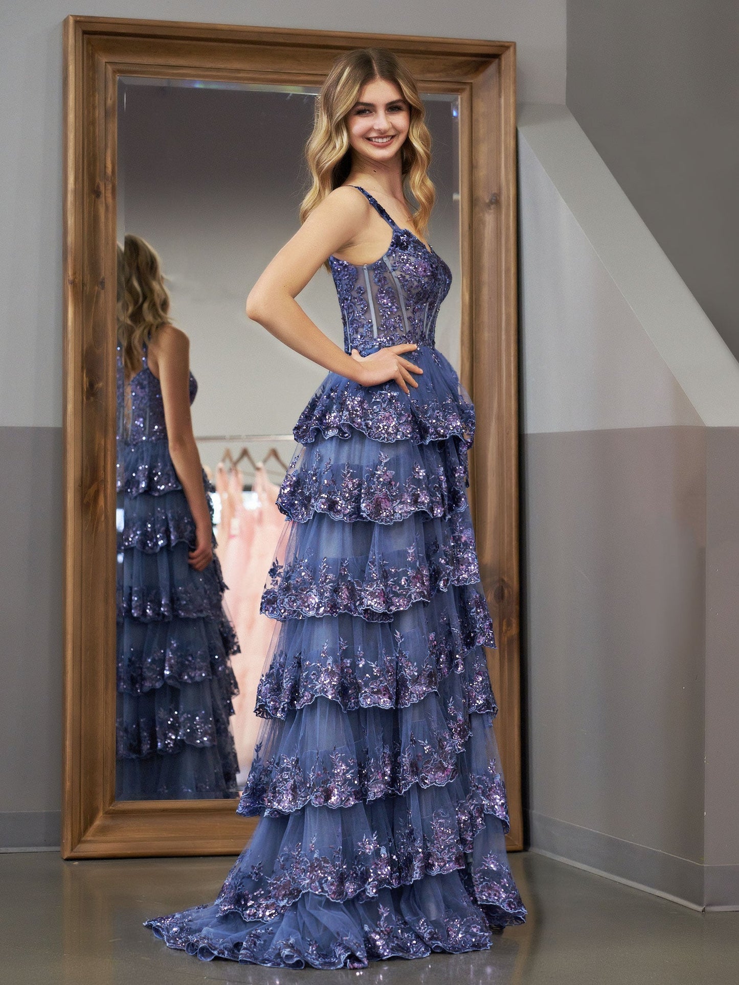 Roycebridal Graublaues Prinzessinnen-A-Linien-Ballkleid mit schulterfreiem Korsett und Spitzenrüschen