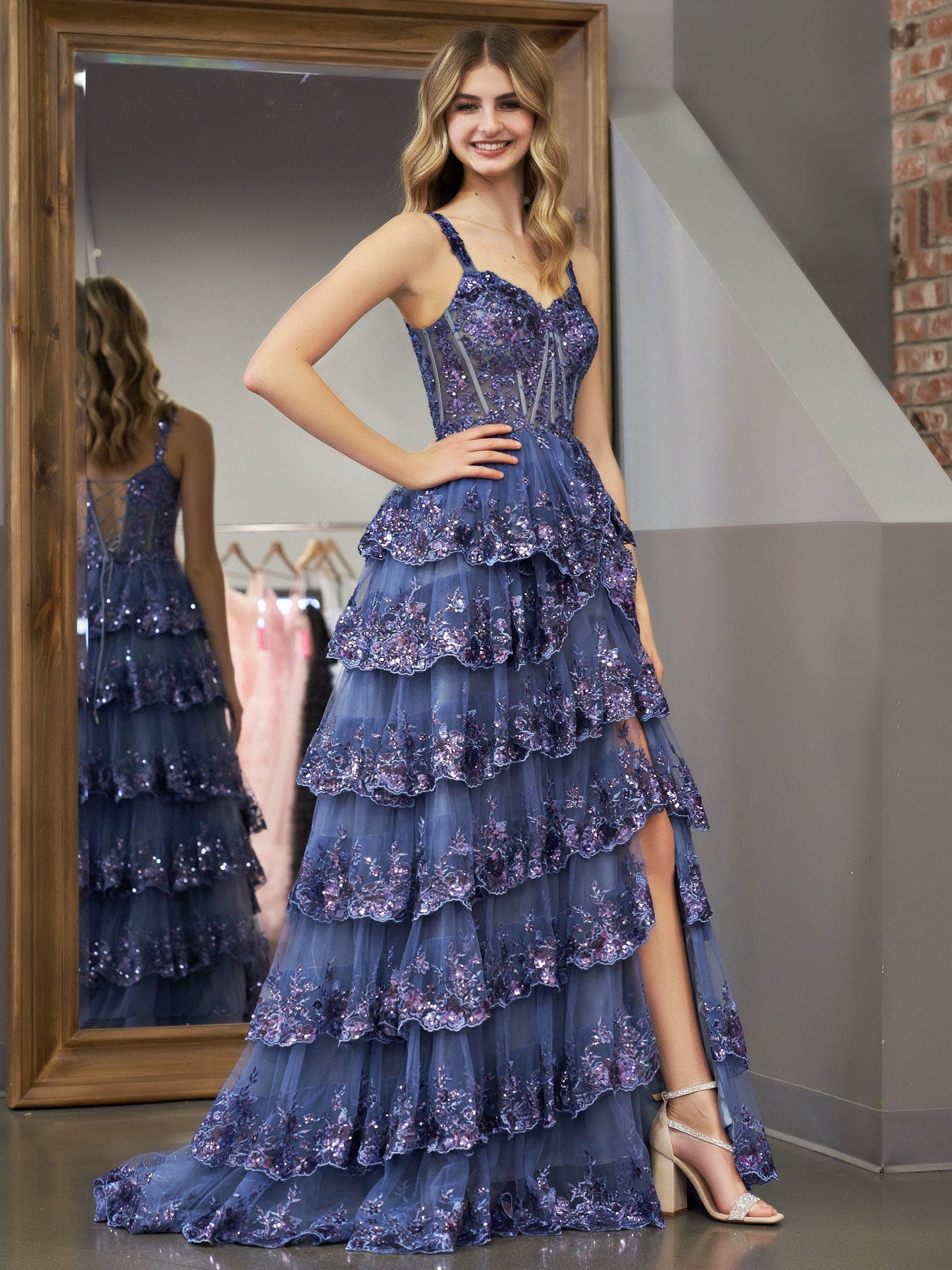 Roycebridal Graublaues Prinzessinnen-A-Linien-Ballkleid mit schulterfreiem Korsett und Spitzenrüschen