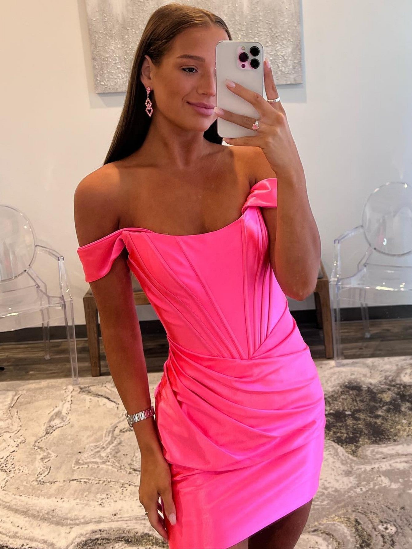 Ariana |Etuikleid aus schulterfreiem, kurzem Satin für den Heimkehr