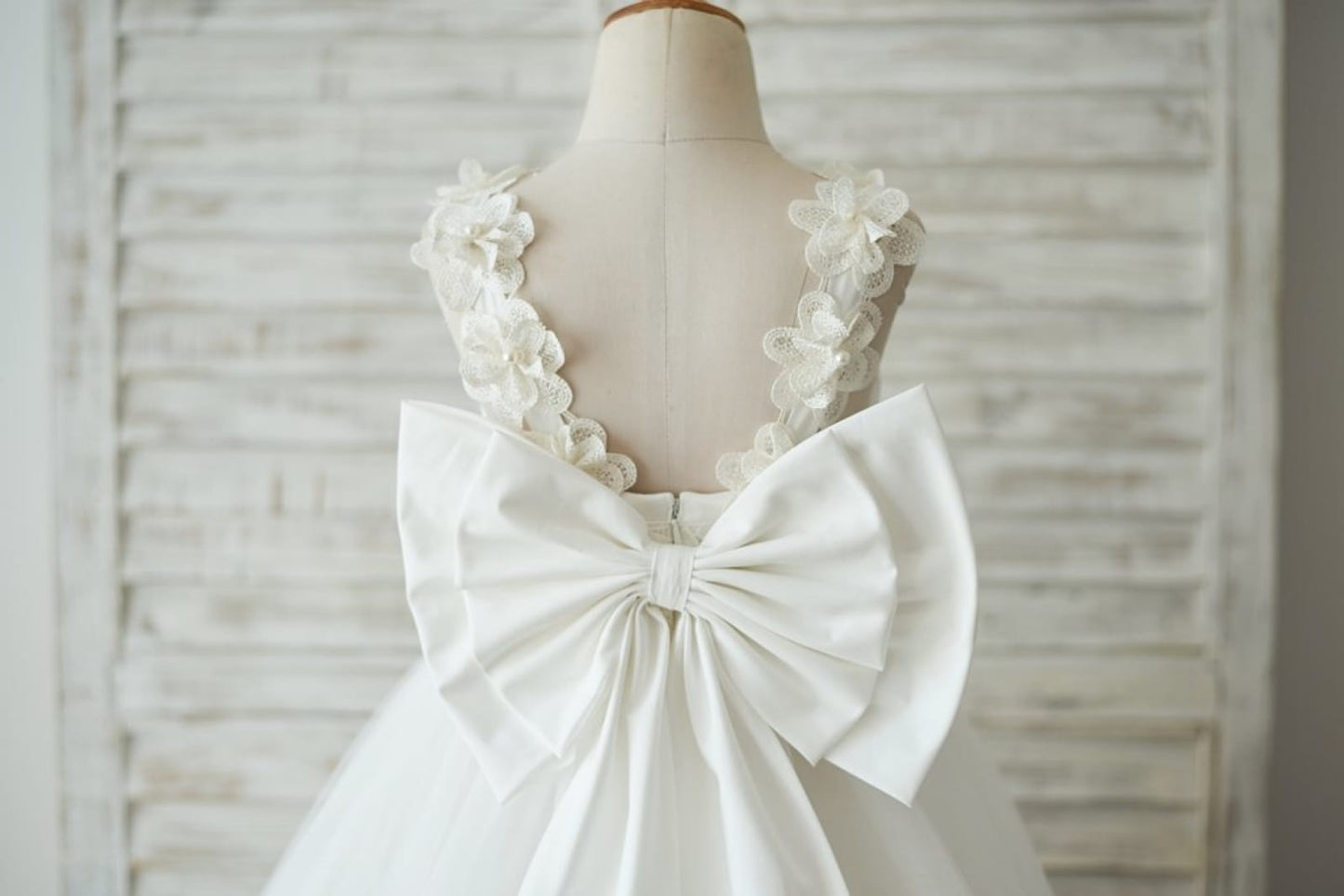 Princess Ivory Lace Tulle V Back Wedding Flower Girl Dress