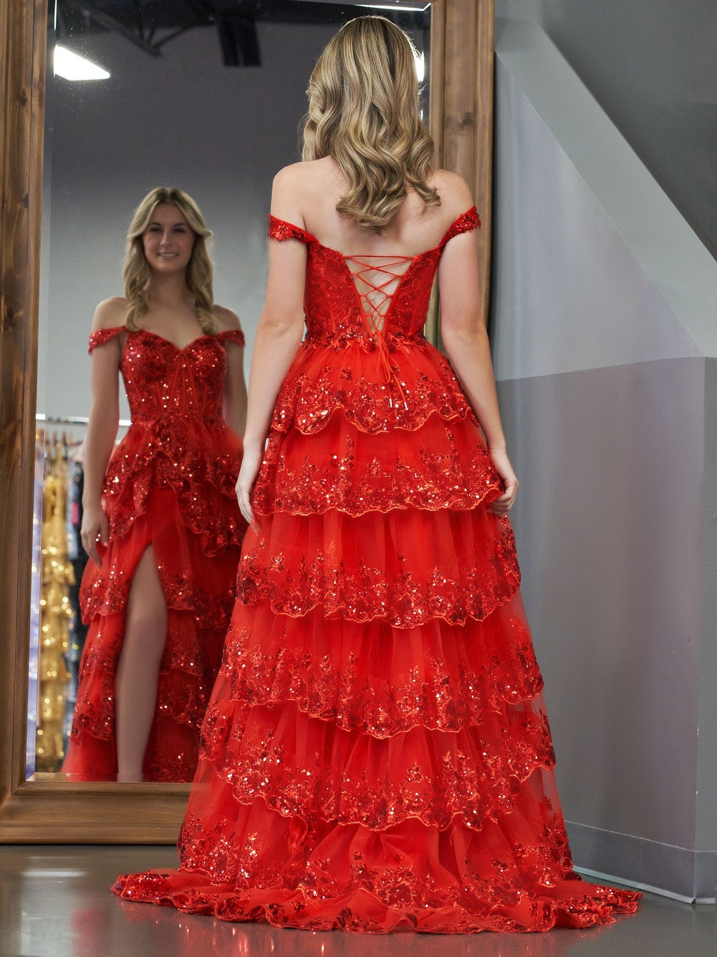 Roycebridal Rotes Prinzessinnen-A-Linien-Ballkleid mit schulterfreiem Korsett und Spitzenrüschen