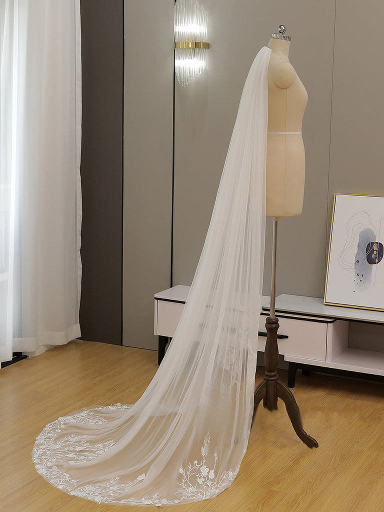 Voile de mariée simple en dentelle florale Roycebridal avec traîne chapelle