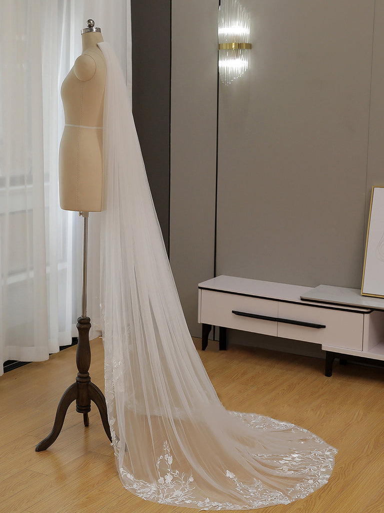 Voile de mariée simple en dentelle florale Roycebridal avec traîne chapelle